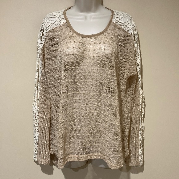 Altar’d State top - Picture 1 of 11